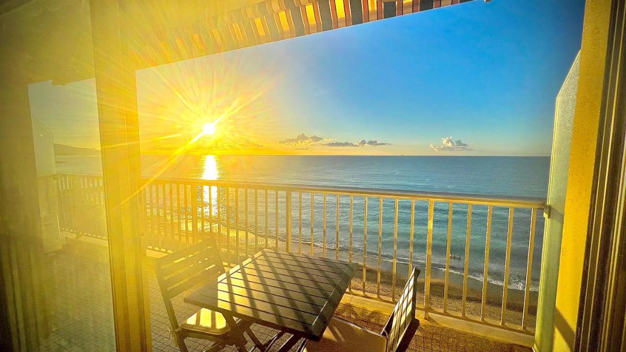 Seaviews By Jenni Menton, La Suite, Superbe Front De Mer, Top Emplacement Avec Terrasse Et Parking! Dış mekan fotoğraf