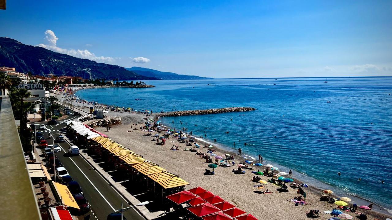 Seaviews By Jenni Menton, La Suite, Superbe Front De Mer, Top Emplacement Avec Terrasse Et Parking! Dış mekan fotoğraf
