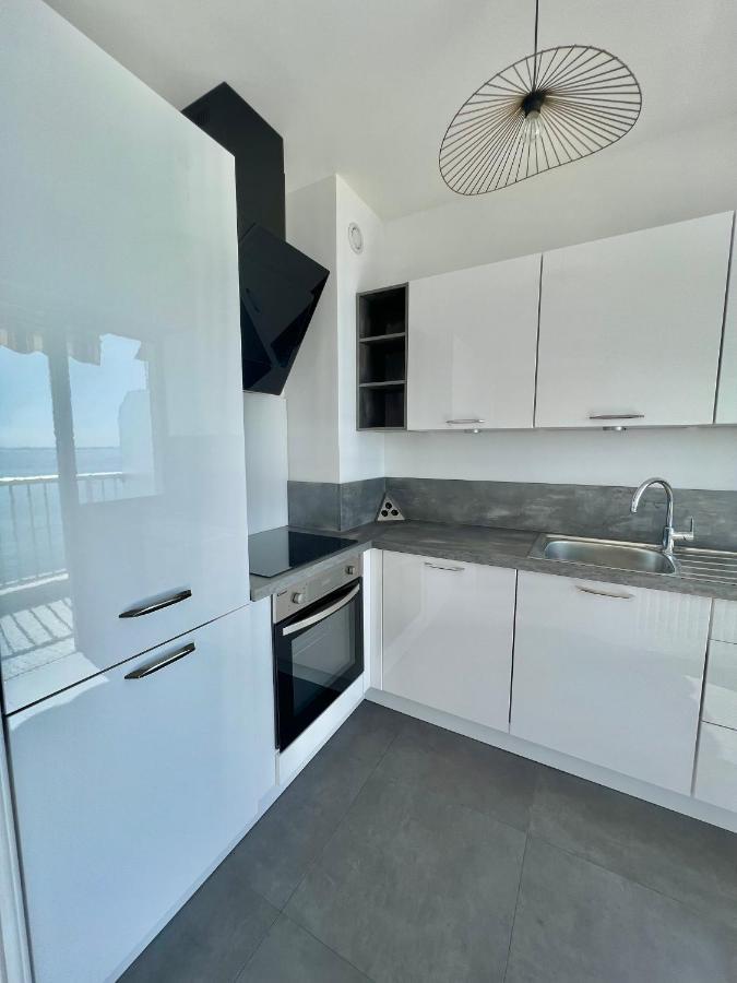 Seaviews By Jenni Menton, La Suite, Superbe Front De Mer, Top Emplacement Avec Terrasse Et Parking! Dış mekan fotoğraf