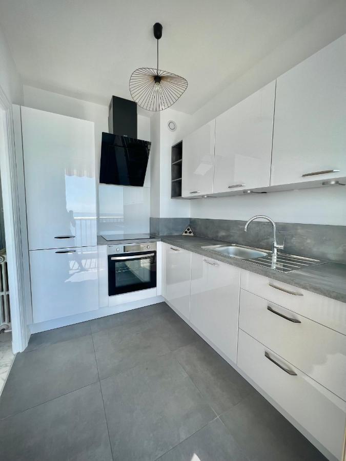 Seaviews By Jenni Menton, La Suite, Superbe Front De Mer, Top Emplacement Avec Terrasse Et Parking! Dış mekan fotoğraf